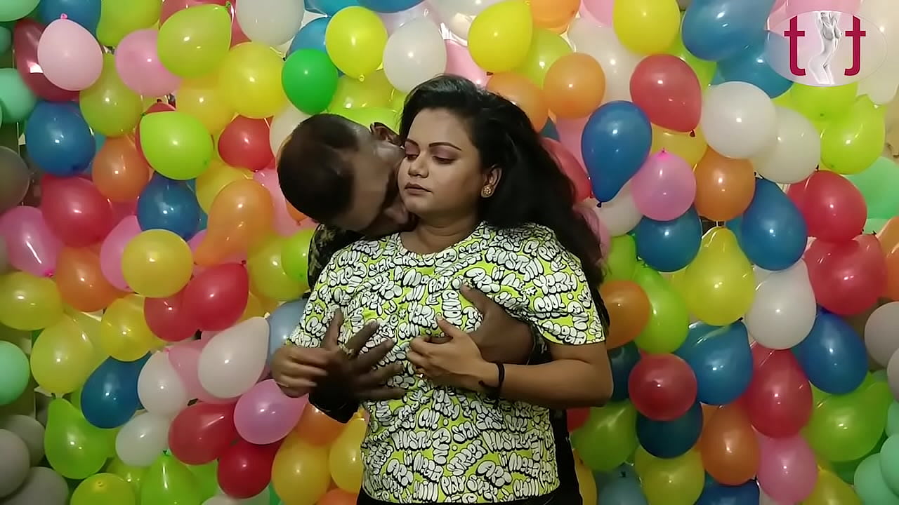 Valentines Day Special : 1st Time Sex with her BF