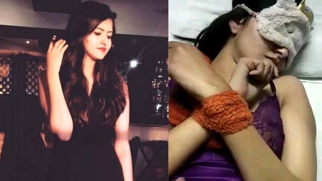 Sexy Delhi Girl Enjoying with BF in Hotel Kissing Boobs Sucking Teasing Trying Blindfolded