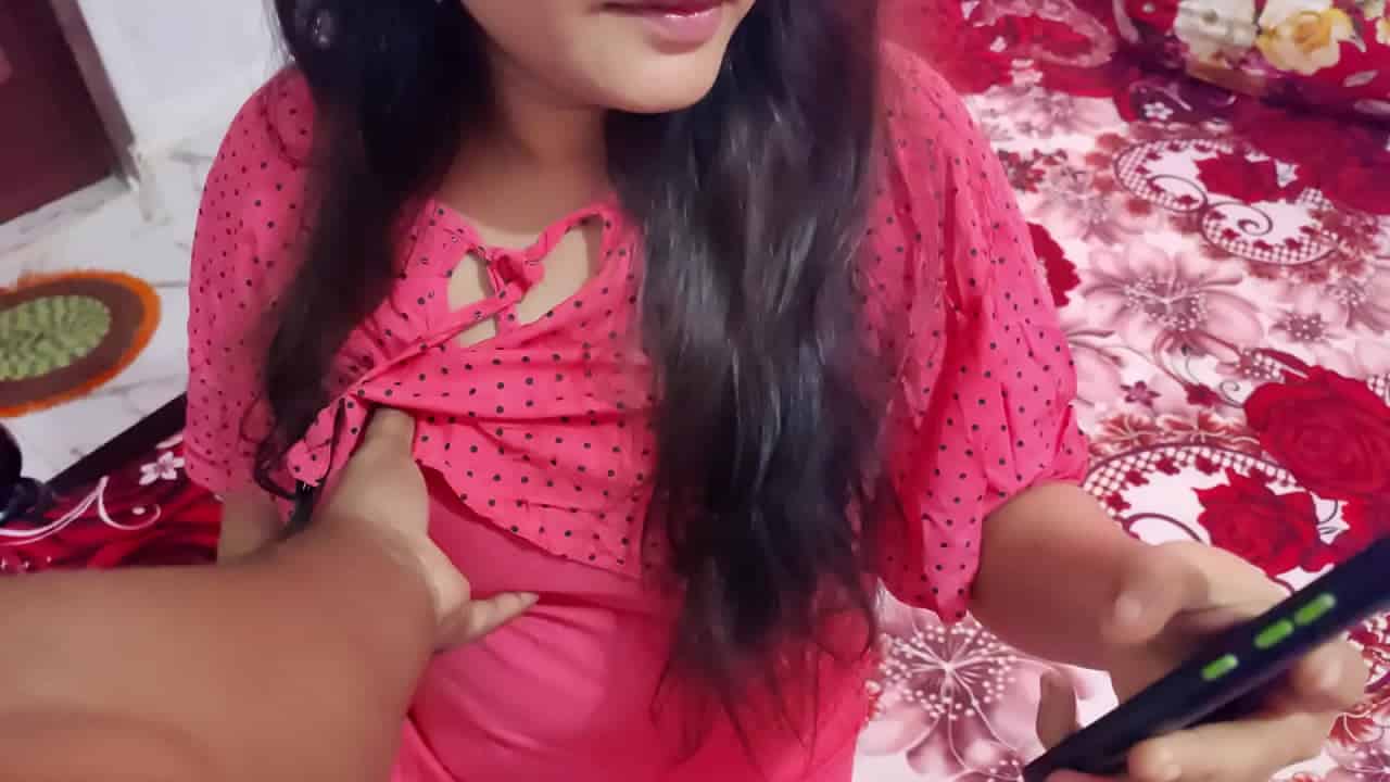 desi young brother ne chhoti sister ka boobs dawaya aur fingering sex kiya