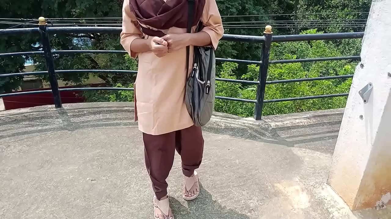 xhamster Indian College girl outdoor sex with lover