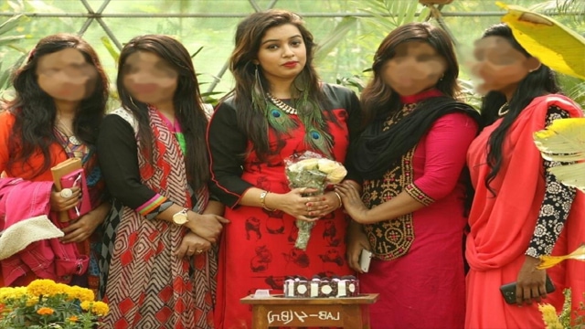 Indian sex mms Very Beautiful Girl Giving Blowjob & Riding Dick Watch Now